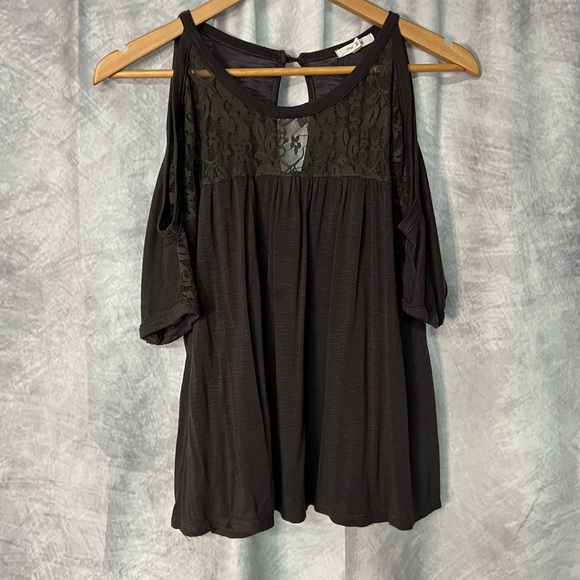 Maurices Gray Lace Accent Cold Shoulder 3/4 Sleeve Blouse - MED - Picture 9 of 9